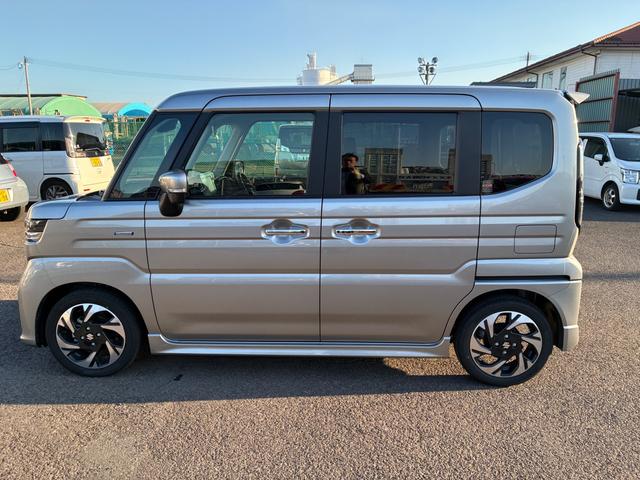 スペーシアカスタム カスタム　ＨＹＢＲＩＤ　ＸＳターボ　ナビ　全方位カメラ　オートライト　バックカメラ　Ｂｌｕｅｔｏｏｔｈ　スライドドア　純正ナビ　プッシュスタート　シートヒーター　オートエアコン　スズキセーフティーサポート　アイドリングストップ　横滑り防止機能（8枚目）