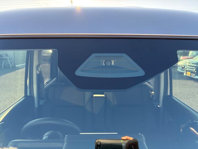 スペーシアカスタム カスタム　ＨＹＢＲＩＤ　ＸＳターボ　ナビ　全方位カメラ　オートライト　バックカメラ　Ｂｌｕｅｔｏｏｔｈ　スライドドア　純正ナビ　プッシュスタート　シートヒーター　オートエアコン　スズキセーフティーサポート　アイドリングストップ　横滑り防止機能（9枚目）