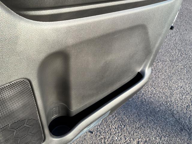 スペーシアカスタム カスタム　ＨＹＢＲＩＤ　ＸＳターボ　ナビ　全方位カメラ　オートライト　バックカメラ　Ｂｌｕｅｔｏｏｔｈ　スライドドア　純正ナビ　プッシュスタート　シートヒーター　オートエアコン　スズキセーフティーサポート　アイドリングストップ　横滑り防止機能（18枚目）