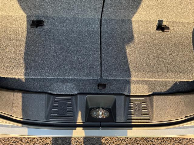 スペーシアカスタム カスタム　ＨＹＢＲＩＤ　ＸＳターボ　ナビ　全方位カメラ　オートライト　バックカメラ　Ｂｌｕｅｔｏｏｔｈ　スライドドア　純正ナビ　プッシュスタート　シートヒーター　オートエアコン　スズキセーフティーサポート　アイドリングストップ　横滑り防止機能（52枚目）