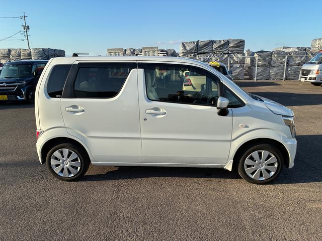 ワゴンＲ ＦＡ　２型　５速マニュアル車　横滑り防止装置　オートライト　オートライト　　横滑り防止機能　衝突安全ボディ　盗難防止システム　ＣＤステレオ（4枚目）