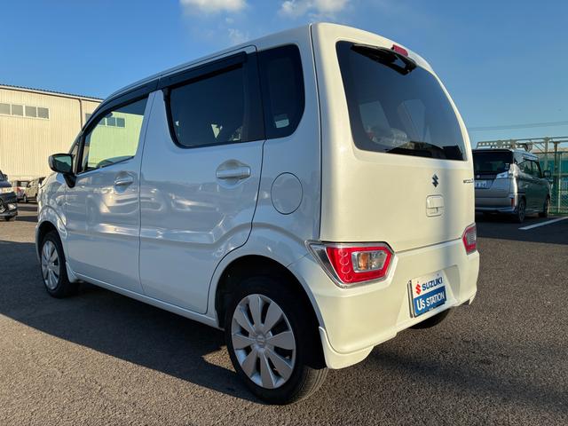 ワゴンＲ ＦＡ　２型　５速マニュアル車　横滑り防止装置　オートライト　オートライト　　横滑り防止機能　衝突安全ボディ　盗難防止システム　ＣＤステレオ（7枚目）