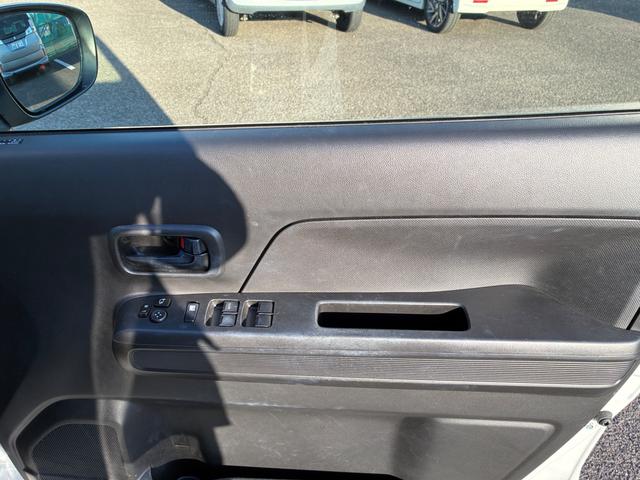 ワゴンＲ ＦＡ　２型　５速マニュアル車　横滑り防止装置　オートライト　オートライト　　横滑り防止機能　衝突安全ボディ　盗難防止システム　ＣＤステレオ（13枚目）