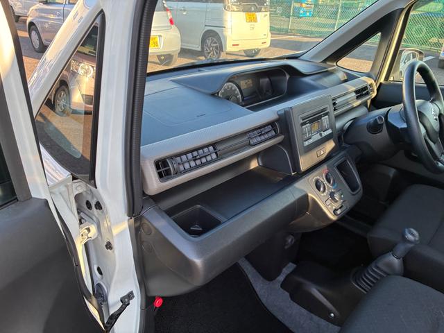 ワゴンＲ ＦＡ　２型　５速マニュアル車　横滑り防止装置　オートライト　オートライト　　横滑り防止機能　衝突安全ボディ　盗難防止システム　ＣＤステレオ（28枚目）