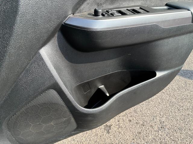 エスクード １．５　３型　衝突被害軽減Ｂ　ナビ　ＥＴＣ　バックカメラ　ドライブレコーダー　バックカメラ　オートライト　Ｂｌｕｅｔｏｏｔｈ　純正ナビ　プッシュスタート　シートヒーター　オートエアコン　ＥＴＣ　スズキセーフティーサポート　アイドリングストップ　横滑り防止機能（17枚目）