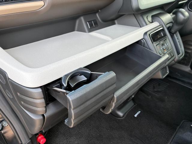 スペーシア ＨＹＢＲＩＤ　Ｇ　両側スライドドア　前後衝突被害軽減ブレーキ　オートライト　スライドドア　プッシュスタート　オートエアコン　スズキセーフティーサポート　アイドリングストップ　横滑り防止機能　衝突安全ボディ　盗難防止システム（29枚目）