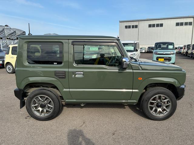 ジムニー ＸＣ　ディスプレイオーディオ　バックＣ　ドライブレコーダー　バックカメラ　ドライブレコーダー　オートライト　Ｂｌｕｅｔｏｏｔｈ　プッシュスタート　シートヒーター　オートエアコン　スズキセーフティーサポート　ワンオーナー　４ＷＤ　横滑り防止機能　衝突安全ボディ（4枚目）