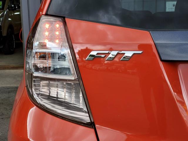 フィット ＲＳ　６ＭＴ　純正ナビＴＶ　バックカメラ　ＥＴＣ　ＨＩＤライト　フォグライト　キーレスキー　スペアキー　オートライト　オートエアコン　純正１６ＡＷ　プライバシーガラス（30枚目）
