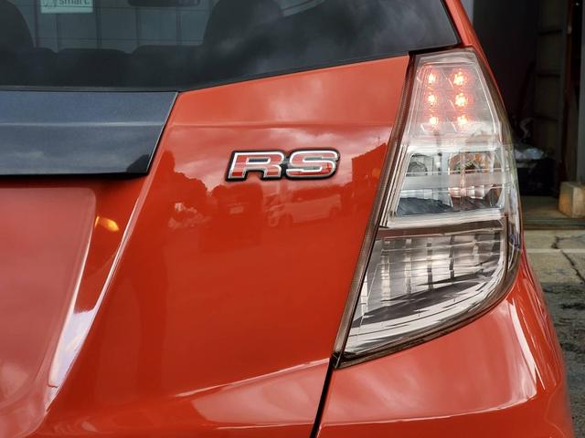 フィット ＲＳ　６ＭＴ　純正ナビＴＶ　バックカメラ　ＥＴＣ　ＨＩＤライト　フォグライト　キーレスキー　スペアキー　オートライト　オートエアコン　純正１６ＡＷ　プライバシーガラス（31枚目）