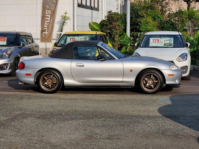 ロードスター ＲＳ　クスコＬＳＤ　ロールバー　ＢＬＩＴＺ車高調　Ｓｗｉｆｔスプリング　ＴＲＵＳＴオイルクーラー　社外１５ＡＷ　マツダスピードマフラー　社外エアクリーナー　フロントスポイラー　ディスプレイオーディオ（6枚目）