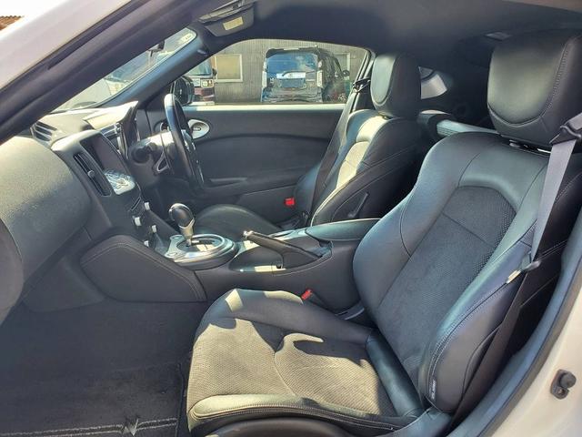 フェアレディＺ バージョンＳＴ　サクラムマフラー　社外エアクリーナー　リアスポイラー　鍛造１９インチアルミホイール　純正ナビＴＶ　ＢＯＳＥ　バックモニター　Ｂｌｕｅｔｏｏｔｈオーディオ　ハーフレザーシート　シートヒーター　ＥＴＣ（13枚目）