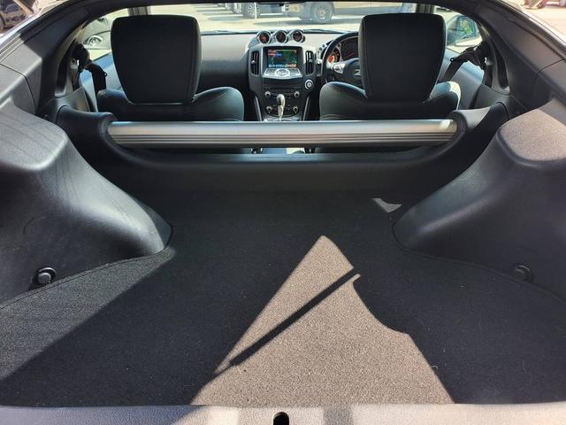 フェアレディＺ バージョンＳＴ　サクラムマフラー　社外エアクリーナー　リアスポイラー　鍛造１９インチアルミホイール　純正ナビＴＶ　ＢＯＳＥ　バックモニター　Ｂｌｕｅｔｏｏｔｈオーディオ　ハーフレザーシート　シートヒーター　ＥＴＣ（14枚目）