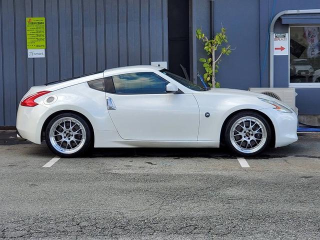 フェアレディＺ バージョンＳＴ　ＢＢＳ１９インチＡＷ　ＨＫＳマフラー　リアディフューザー　純正ナビ　ＢＯＳＥ　バックモニター　Ｂｌｕｅｔｏｏｔｈオーディオ　ハーフレザーシート　シートヒーター　ＥＴＣ　スマートキー　ＨＩＤ（6枚目）