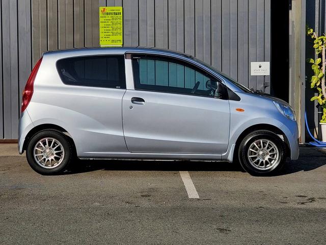 ミラ TX 5速マニュアル 社外13インチアルミホイール キーレスキー 前席パワーウィンドゥ シガーソケット ヘッドライトレベライザー フロアマット サイドバイザー(6枚目)