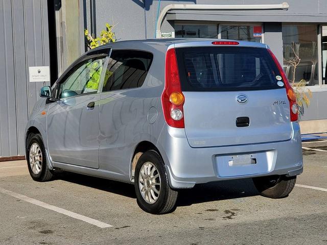 ミラ TX 5速マニュアル 社外13インチアルミホイール キーレスキー 前席パワーウィンドゥ シガーソケット ヘッドライトレベライザー フロアマット サイドバイザー(7枚目)