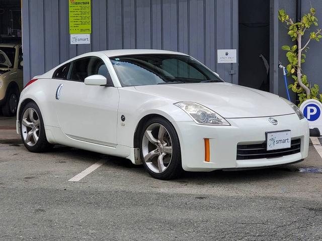 フェアレディＺ バージョンＴ　後期型　ＨＲエンジン　バックカメラ　フルセグＴＶ　黒革シート　ＨＩＤライト　１８インチＡＷ　トランクスポイラー　ＥＴＣ　キーレスキー（4枚目）