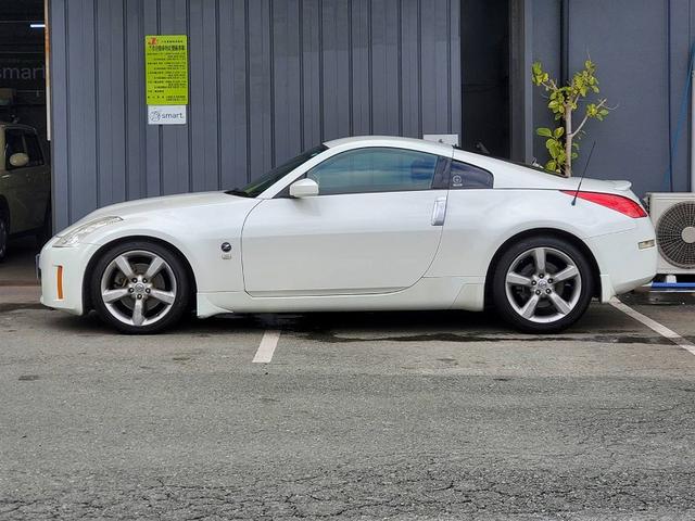 フェアレディＺ バージョンＴ　後期型　ＨＲエンジン　バックカメラ　フルセグＴＶ　黒革シート　ＨＩＤライト　１８インチＡＷ　トランクスポイラー　ＥＴＣ　キーレスキー（5枚目）