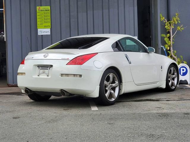 フェアレディＺ バージョンＴ　後期型　ＨＲエンジン　バックカメラ　フルセグＴＶ　黒革シート　ＨＩＤライト　１８インチＡＷ　トランクスポイラー　ＥＴＣ　キーレスキー（9枚目）