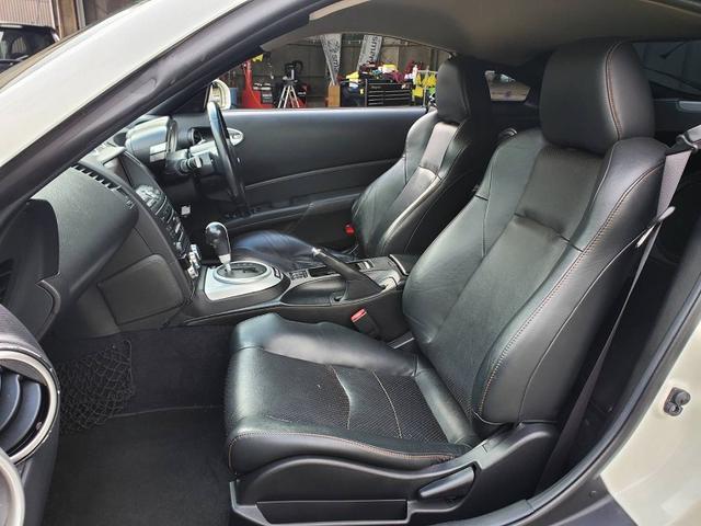 フェアレディＺ バージョンＴ　後期型　ＨＲエンジン　バックカメラ　フルセグＴＶ　黒革シート　ＨＩＤライト　１８インチＡＷ　トランクスポイラー　ＥＴＣ　キーレスキー（12枚目）