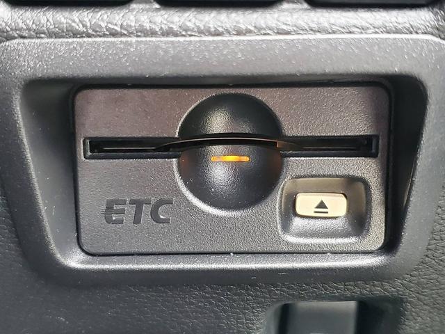 フェアレディＺ バージョンＴ　後期型　ＨＲエンジン　バックカメラ　フルセグＴＶ　黒革シート　ＨＩＤライト　１８インチＡＷ　トランクスポイラー　ＥＴＣ　キーレスキー（17枚目）