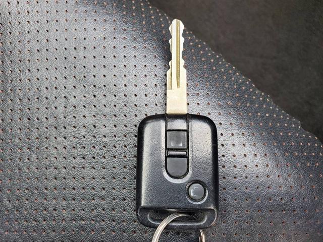 フェアレディＺ バージョンＴ　後期型　ＨＲエンジン　バックカメラ　フルセグＴＶ　黒革シート　ＨＩＤライト　１８インチＡＷ　トランクスポイラー　ＥＴＣ　キーレスキー（18枚目）