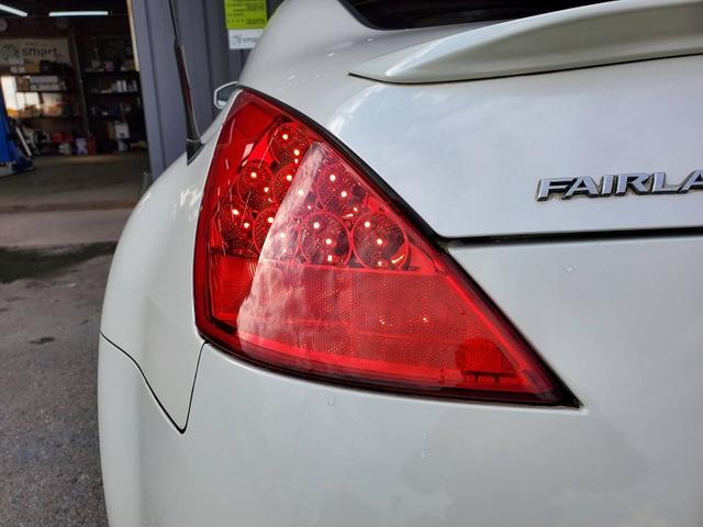 フェアレディＺ バージョンＴ　後期型　ＨＲエンジン　バックカメラ　フルセグＴＶ　黒革シート　ＨＩＤライト　１８インチＡＷ　トランクスポイラー　ＥＴＣ　キーレスキー（21枚目）