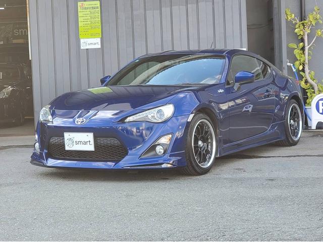 ８６ ＧＴ　エアロ　ブリッツ車高調　グレッディ４本出しマフラー　ＳＳＲ１７ＡＷ　トランクスポイラー　ＬＥＤテールランプ　タワーバー　社外シフトノブ　ＨＩＤライト　フォグ　スマートキー　プッシュスタート（2枚目）