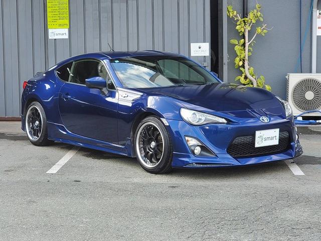 ８６ ＧＴ　エアロ　ブリッツ車高調　グレッディ４本出しマフラー　ＳＳＲ１７ＡＷ　トランクスポイラー　ＬＥＤテールランプ　タワーバー　社外シフトノブ　ＨＩＤライト　フォグ　スマートキー　プッシュスタート（5枚目）