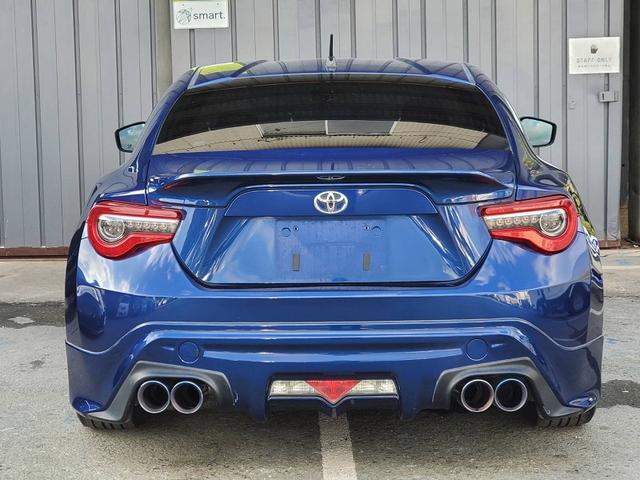 ８６ ＧＴ　エアロ　ブリッツ車高調　グレッディ４本出しマフラー　ＳＳＲ１７ＡＷ　トランクスポイラー　ＬＥＤテールランプ　タワーバー　社外シフトノブ　ＨＩＤライト　フォグ　スマートキー　プッシュスタート（9枚目）
