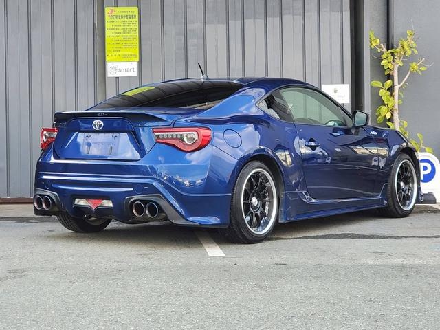 ８６ ＧＴ　エアロ　ブリッツ車高調　グレッディ４本出しマフラー　ＳＳＲ１７ＡＷ　トランクスポイラー　ＬＥＤテールランプ　タワーバー　社外シフトノブ　ＨＩＤライト　フォグ　スマートキー　プッシュスタート（10枚目）