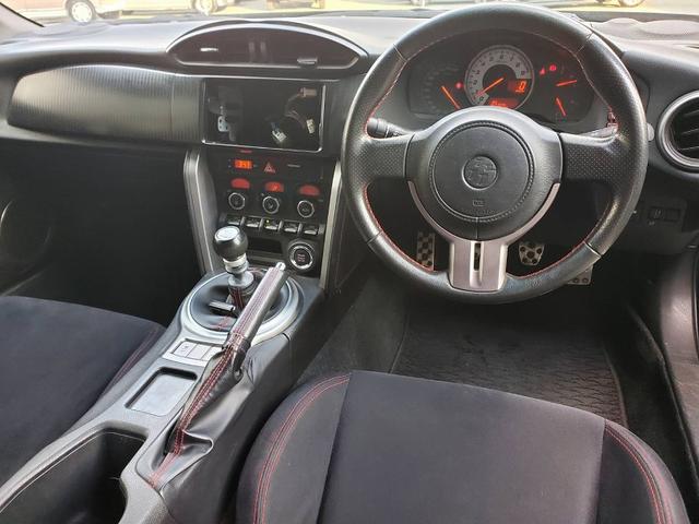 ８６ ＧＴ　エアロ　ブリッツ車高調　グレッディ４本出しマフラー　ＳＳＲ１７ＡＷ　トランクスポイラー　ＬＥＤテールランプ　タワーバー　社外シフトノブ　ＨＩＤライト　フォグ　スマートキー　プッシュスタート（11枚目）