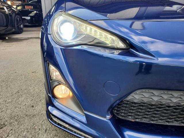８６ ＧＴ　エアロ　ブリッツ車高調　グレッディ４本出しマフラー　ＳＳＲ１７ＡＷ　トランクスポイラー　ＬＥＤテールランプ　タワーバー　社外シフトノブ　ＨＩＤライト　フォグ　スマートキー　プッシュスタート（17枚目）