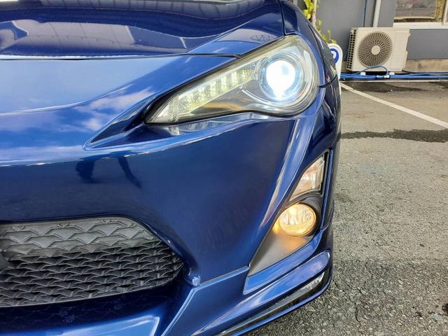 ８６ ＧＴ　エアロ　ブリッツ車高調　グレッディ４本出しマフラー　ＳＳＲ１７ＡＷ　トランクスポイラー　ＬＥＤテールランプ　タワーバー　社外シフトノブ　ＨＩＤライト　フォグ　スマートキー　プッシュスタート（18枚目）