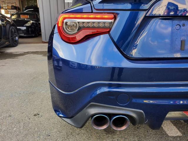 ８６ ＧＴ　エアロ　ブリッツ車高調　グレッディ４本出しマフラー　ＳＳＲ１７ＡＷ　トランクスポイラー　ＬＥＤテールランプ　タワーバー　社外シフトノブ　ＨＩＤライト　フォグ　スマートキー　プッシュスタート（19枚目）