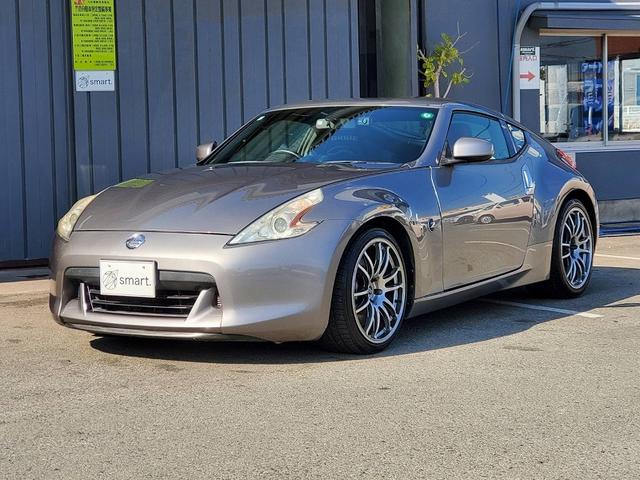 フェアレディＺ 　ＨＫＳマフラー　ＥＮＫＥＩ１９ＡＷ　ＢＲＩＤＥシート　社外ガルウィング純正ナビ　Ｂｌｕｅｔｏｏｔｈオーディオ　ＥＴＣ　ハーフレザーシート　社外シフトノブ　ＨＩＤライト　スマートキー（2枚目）