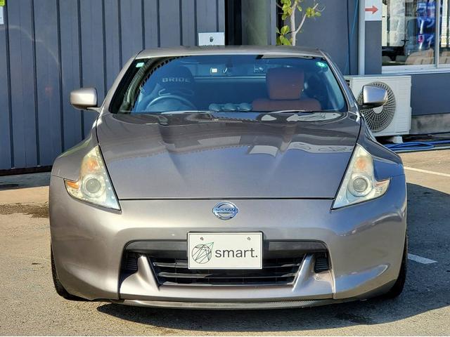 フェアレディＺ 　ＨＫＳマフラー　ＥＮＫＥＩ１９ＡＷ　ＢＲＩＤＥシート　社外ガルウィング純正ナビ　Ｂｌｕｅｔｏｏｔｈオーディオ　ＥＴＣ　ハーフレザーシート　社外シフトノブ　ＨＩＤライト　スマートキー（3枚目）