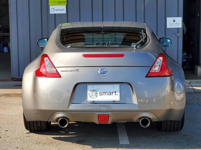 フェアレディＺ 　ＨＫＳマフラー　ＥＮＫＥＩ１９ＡＷ　ＢＲＩＤＥシート　社外ガルウィング純正ナビ　Ｂｌｕｅｔｏｏｔｈオーディオ　ＥＴＣ　ハーフレザーシート　社外シフトノブ　ＨＩＤライト　スマートキー（8枚目）