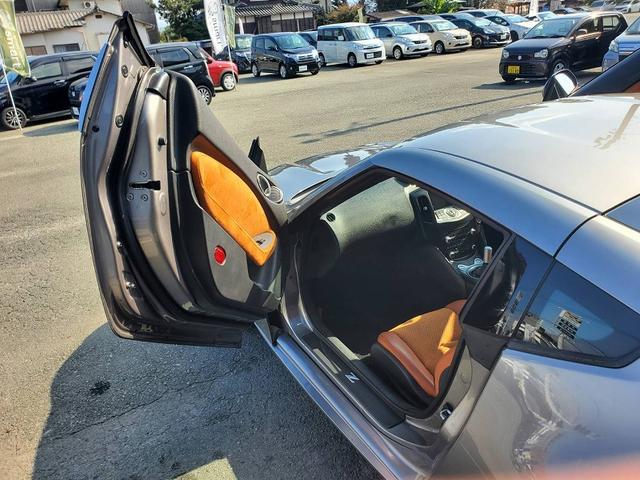 フェアレディＺ 　ＨＫＳマフラー　ＥＮＫＥＩ１９ＡＷ　ＢＲＩＤＥシート　社外ガルウィング純正ナビ　Ｂｌｕｅｔｏｏｔｈオーディオ　ＥＴＣ　ハーフレザーシート　社外シフトノブ　ＨＩＤライト　スマートキー（15枚目）