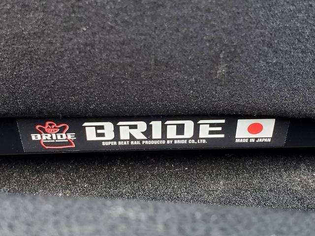 フェアレディＺ 　ＨＫＳマフラー　ＥＮＫＥＩ１９ＡＷ　ＢＲＩＤＥシート　社外ガルウィング純正ナビ　Ｂｌｕｅｔｏｏｔｈオーディオ　ＥＴＣ　ハーフレザーシート　社外シフトノブ　ＨＩＤライト　スマートキー（21枚目）