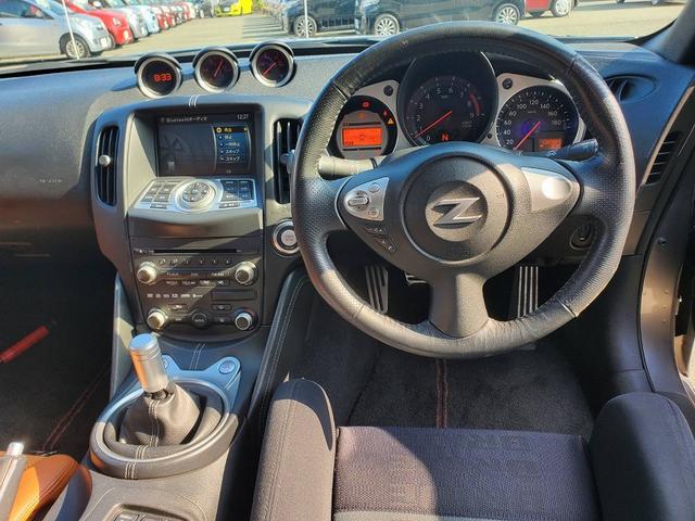 フェアレディＺ 　ＨＫＳマフラー　ＥＮＫＥＩ１９ＡＷ　ＢＲＩＤＥシート　社外ガルウィング純正ナビ　Ｂｌｕｅｔｏｏｔｈオーディオ　ＥＴＣ　ハーフレザーシート　社外シフトノブ　ＨＩＤライト　スマートキー（24枚目）