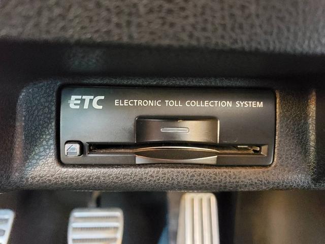 フェアレディＺ 　ＨＫＳマフラー　ＥＮＫＥＩ１９ＡＷ　ＢＲＩＤＥシート　社外ガルウィング純正ナビ　Ｂｌｕｅｔｏｏｔｈオーディオ　ＥＴＣ　ハーフレザーシート　社外シフトノブ　ＨＩＤライト　スマートキー（32枚目）