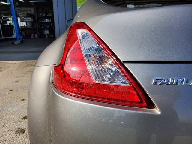 フェアレディＺ 　ＨＫＳマフラー　ＥＮＫＥＩ１９ＡＷ　ＢＲＩＤＥシート　社外ガルウィング純正ナビ　Ｂｌｕｅｔｏｏｔｈオーディオ　ＥＴＣ　ハーフレザーシート　社外シフトノブ　ＨＩＤライト　スマートキー（35枚目）