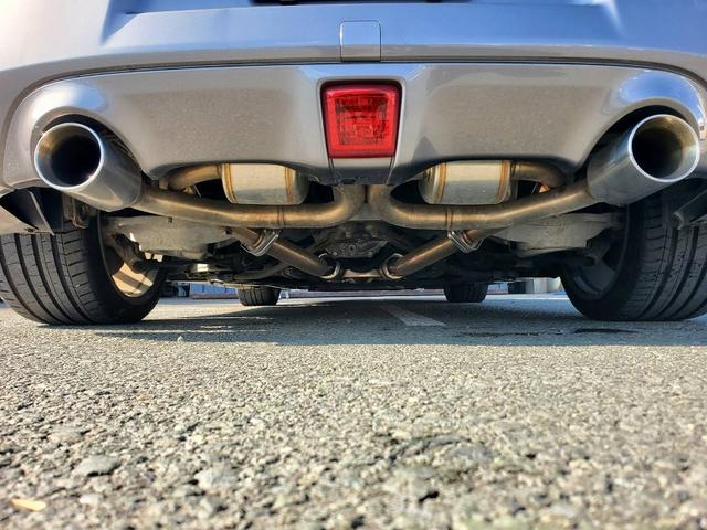 フェアレディＺ 　ＨＫＳマフラー　ＥＮＫＥＩ１９ＡＷ　ＢＲＩＤＥシート　社外ガルウィング純正ナビ　Ｂｌｕｅｔｏｏｔｈオーディオ　ＥＴＣ　ハーフレザーシート　社外シフトノブ　ＨＩＤライト　スマートキー（42枚目）