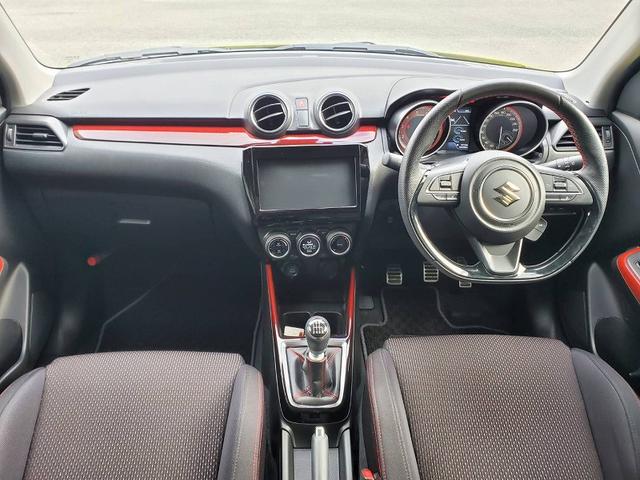 スイフトスポーツ ベースグレード　スズキセーフティサポート　６ＭＴ　ＥＴＣ　スマートキー　スペアキー　プッシュスタートエンジン　オートエアコン　シートヒーター　ＬＥＤヘッドライト　フォグ　オートエアコン　フロアマット　サイドバイザー（14枚目）