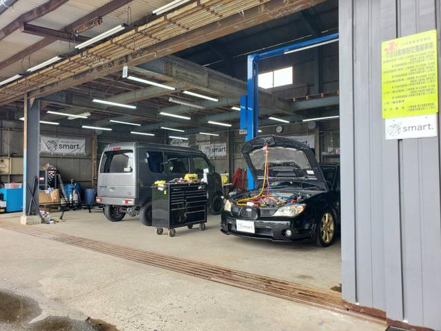 フェアレディＺ バージョンＳＴ　ｎｉｓｍｏマフラー　エアロパーツ　トランクスポイラー　ハーフレザー　シートヒーター　パワーシート　ＢＯＳＥ　ＥＴＣ　アルミホイール　ＨＩＤライト　社外シフトノブ（3枚目）