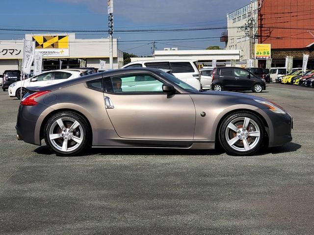 フェアレディＺ バージョンＳＴ　ｎｉｓｍｏマフラー　エアロパーツ　トランクスポイラー　ハーフレザー　シートヒーター　パワーシート　ＢＯＳＥ　ＥＴＣ　アルミホイール　ＨＩＤライト　社外シフトノブ（9枚目）