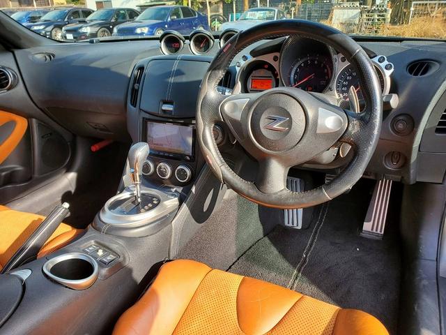 フェアレディＺ バージョンＳＴ　ｎｉｓｍｏマフラー　エアロパーツ　トランクスポイラー　ハーフレザー　シートヒーター　パワーシート　ＢＯＳＥ　ＥＴＣ　アルミホイール　ＨＩＤライト　社外シフトノブ（13枚目）