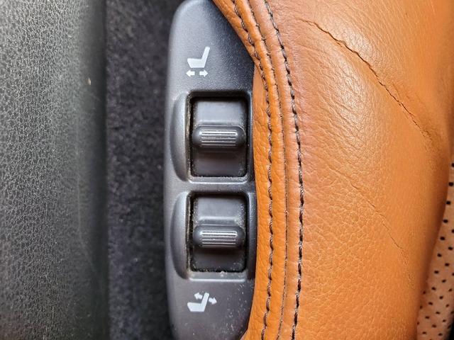 フェアレディＺ バージョンＳＴ　ｎｉｓｍｏマフラー　エアロパーツ　トランクスポイラー　ハーフレザー　シートヒーター　パワーシート　ＢＯＳＥ　ＥＴＣ　アルミホイール　ＨＩＤライト　社外シフトノブ（18枚目）