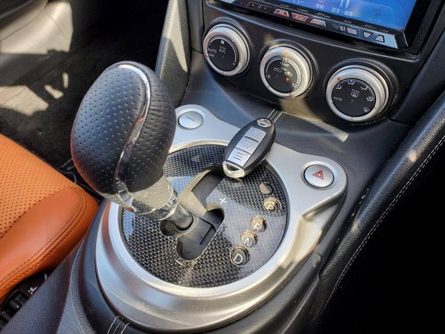 フェアレディＺ バージョンＳＴ　ｎｉｓｍｏマフラー　エアロパーツ　トランクスポイラー　ハーフレザー　シートヒーター　パワーシート　ＢＯＳＥ　ＥＴＣ　アルミホイール　ＨＩＤライト　社外シフトノブ（19枚目）