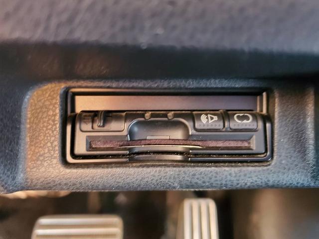 フェアレディＺ バージョンＳＴ　ｎｉｓｍｏマフラー　エアロパーツ　トランクスポイラー　ハーフレザー　シートヒーター　パワーシート　ＢＯＳＥ　ＥＴＣ　アルミホイール　ＨＩＤライト　社外シフトノブ（23枚目）